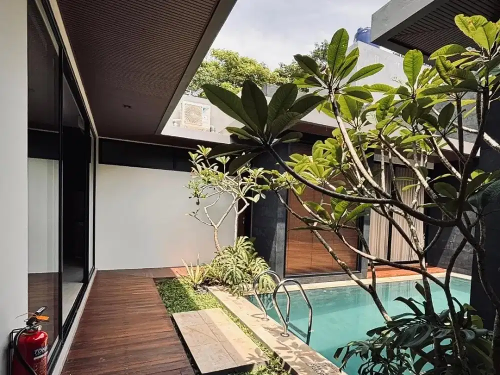 Rumah Villa cantik di jalan palagan dekat hotel hyyat