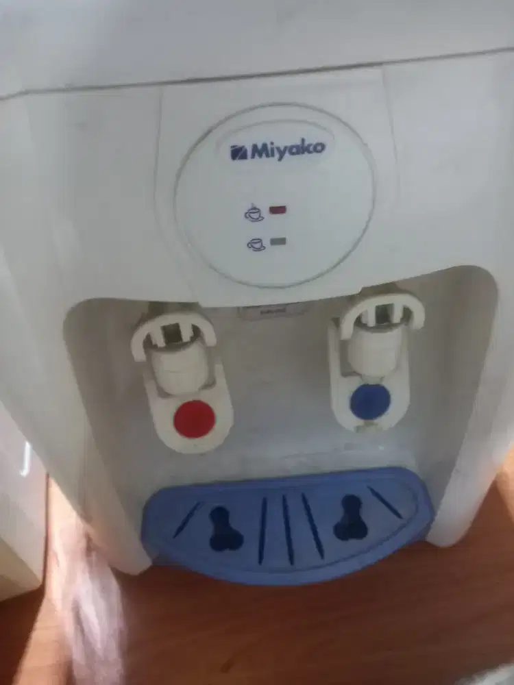 Dijual dispenser air minum galon