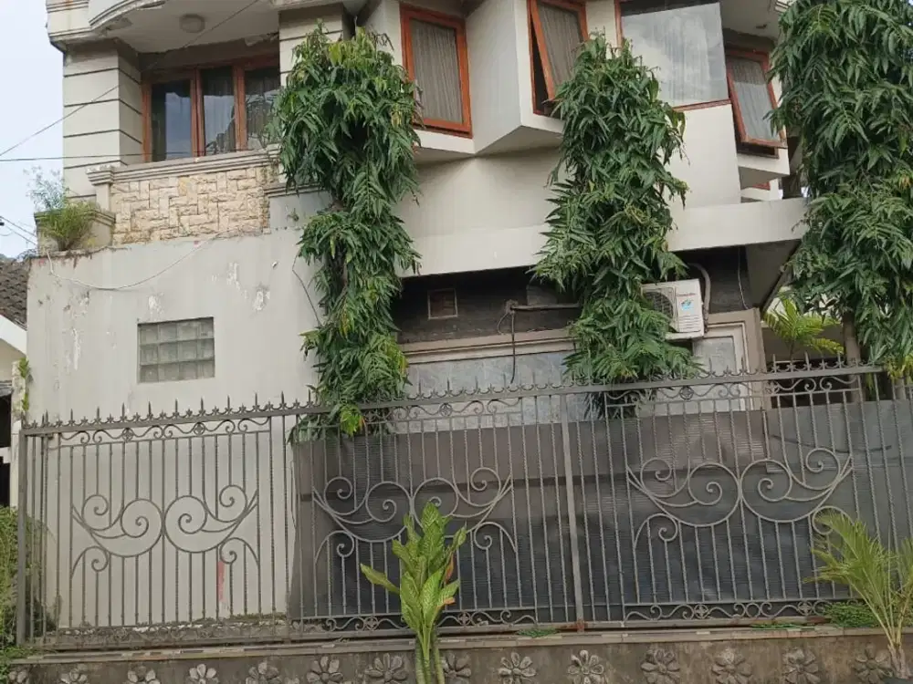 Disewakan Rumah Usaha 2 Lantai di Ketintang Surabaya Selatan