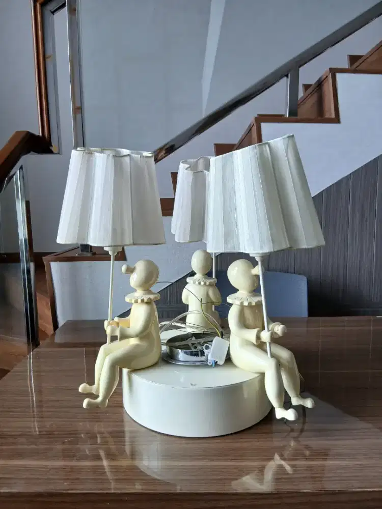 Lampu Meja Dekoratif Karakter Clown / Harlequin – 3 Lamp Shade