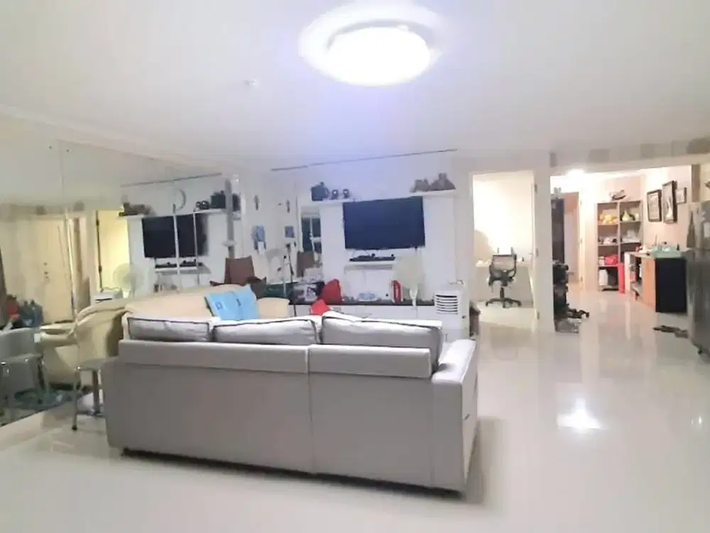 Apartemen Hook Unit Kelapa Gading – Full Furnish, View Pool & City, Tower B