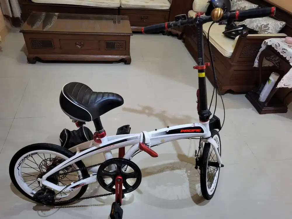 Sepeda lipat merk pacific