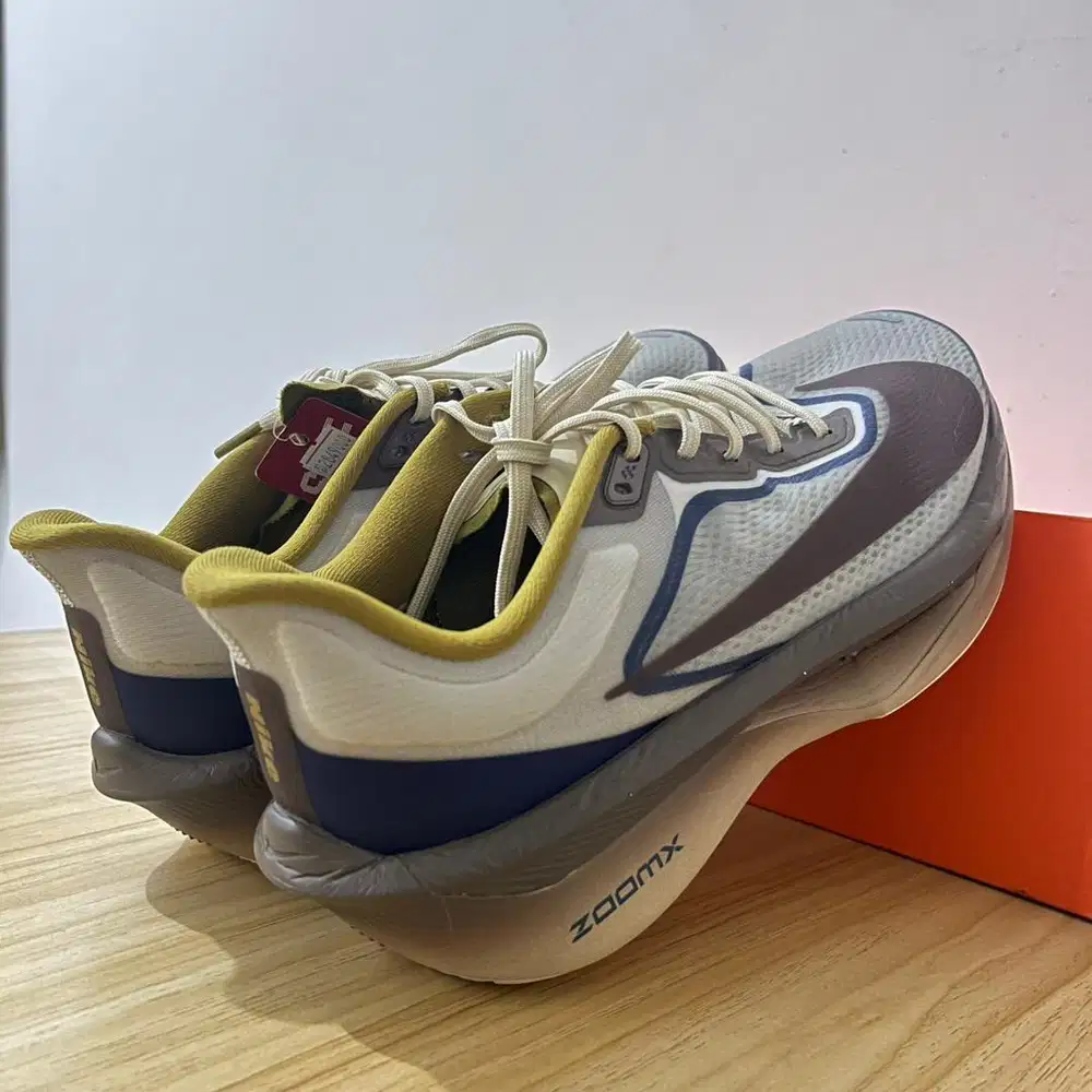 NIKE ZOOM FLY 6 PREMIUM