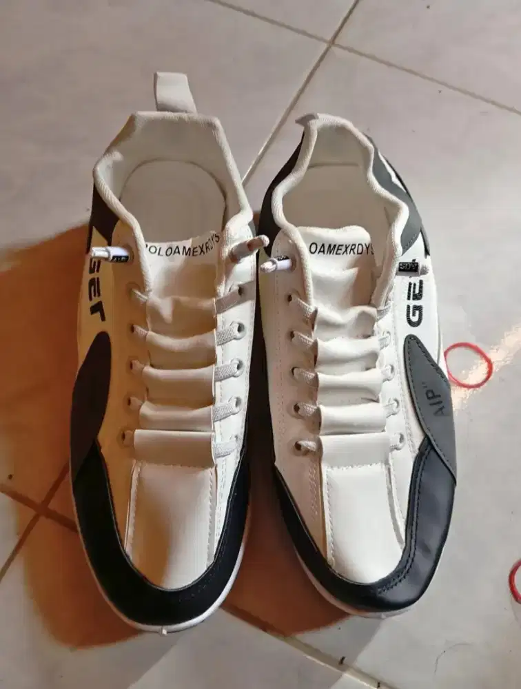 Sepatu Sneakers Sport