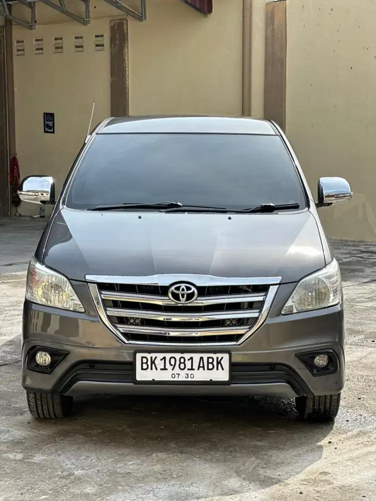 Toyota innova 2.0 G at matic 2015