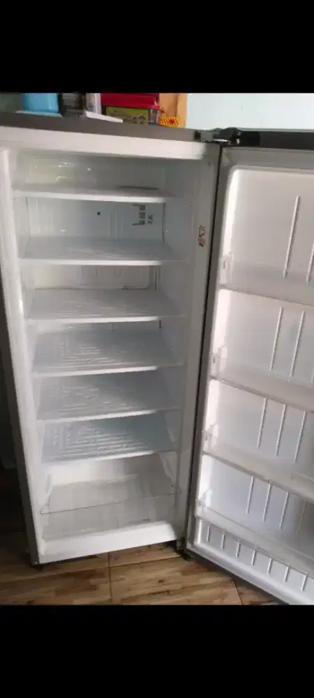 Freezer khusus es btu 6Rak LG inverterwattrendah,siap pakai, no minus.