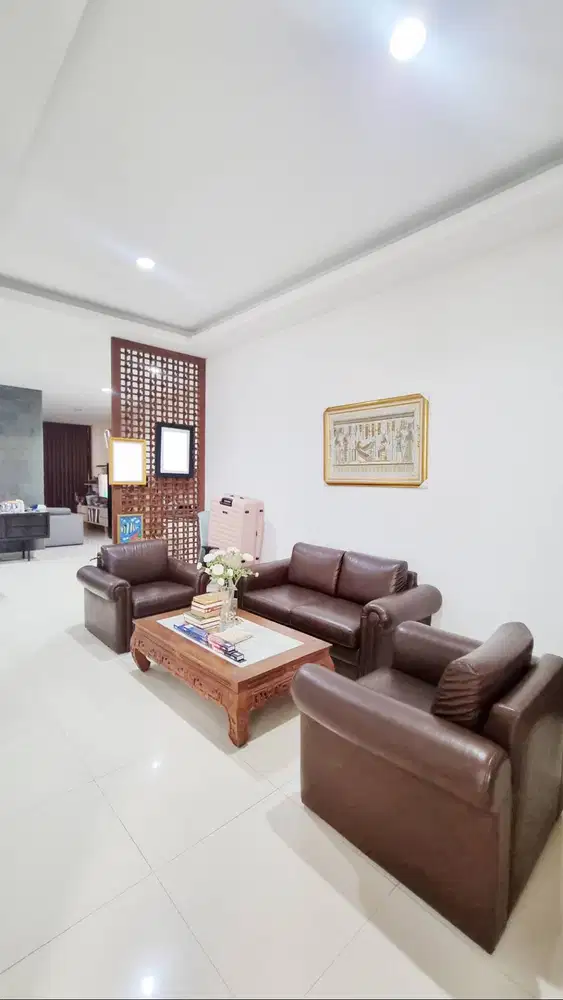 Rumah Minimalis Tropikal Villa Semi Furnish + Kolam Renang