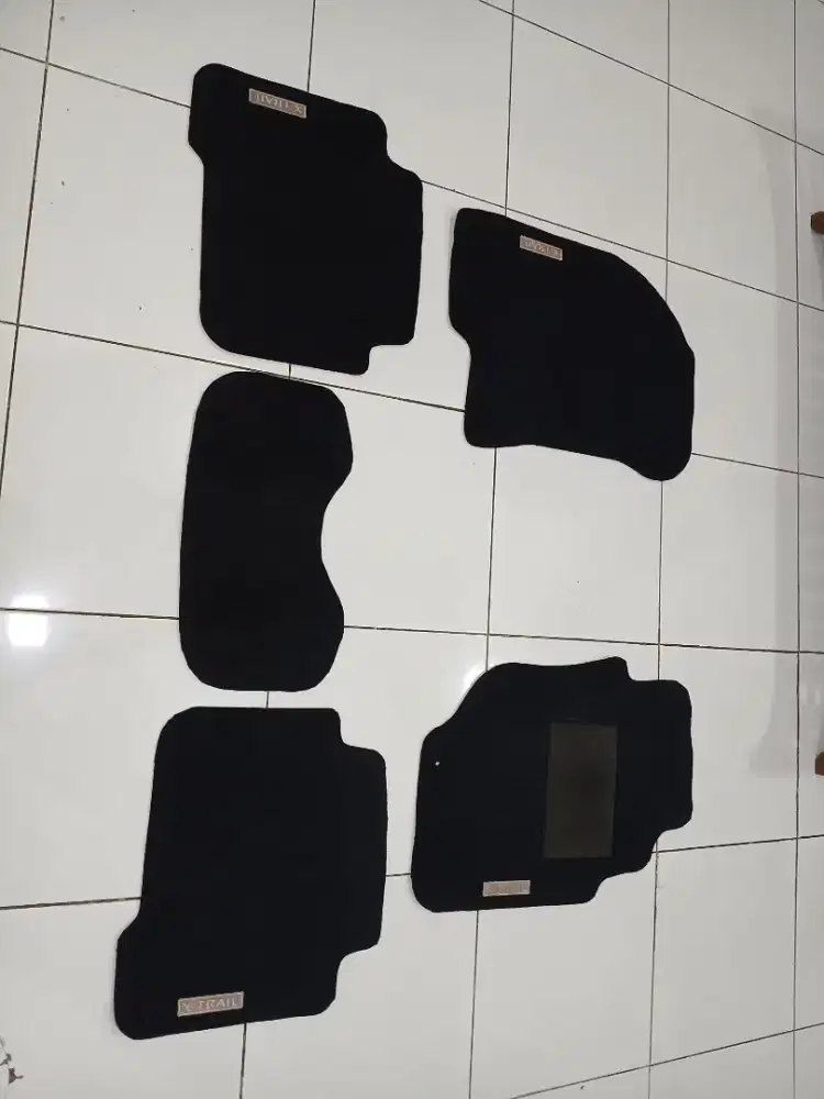 Karpet original bludru xtrail t30 02-07

kondisi 99%