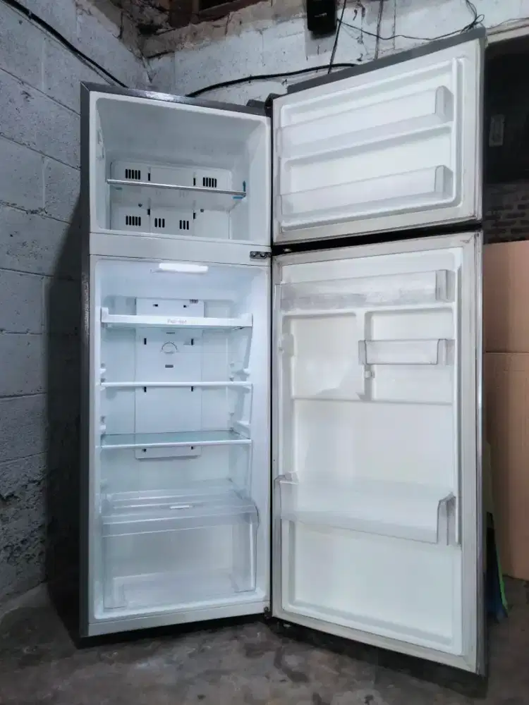KULKAS 2PINTU ( LG )