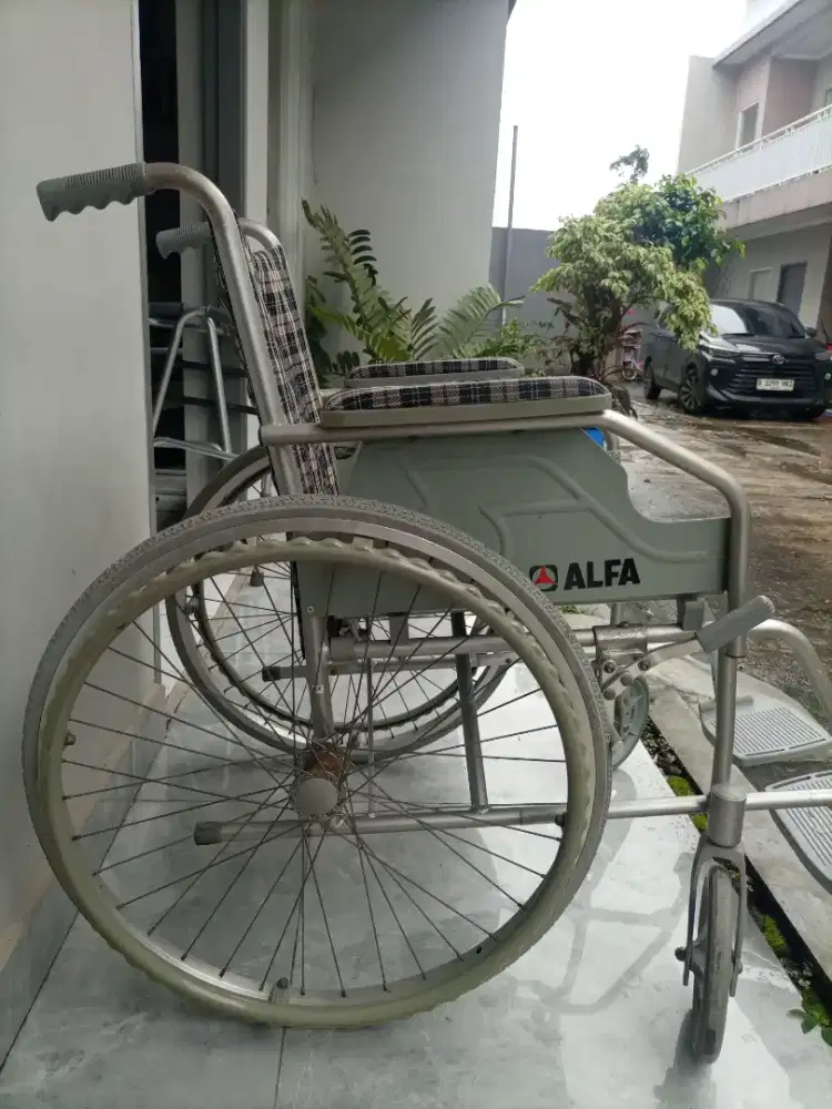 Kursi Roda merk Alfa