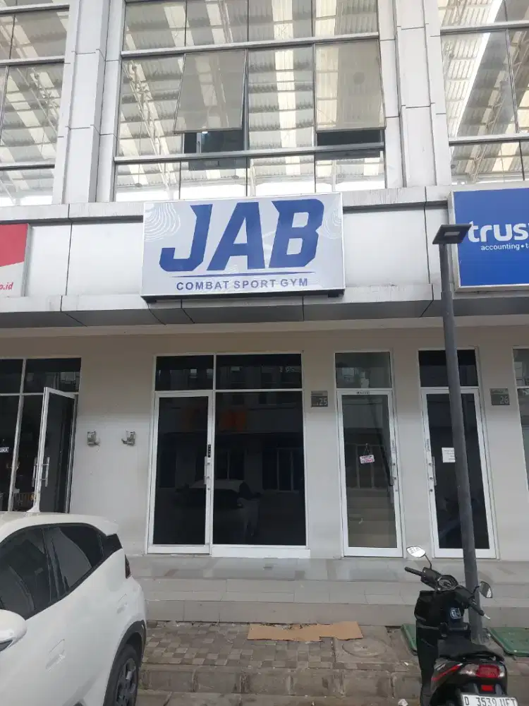 Overkontrak Ruko 3lt PIK 2- Berikut bisnis gym