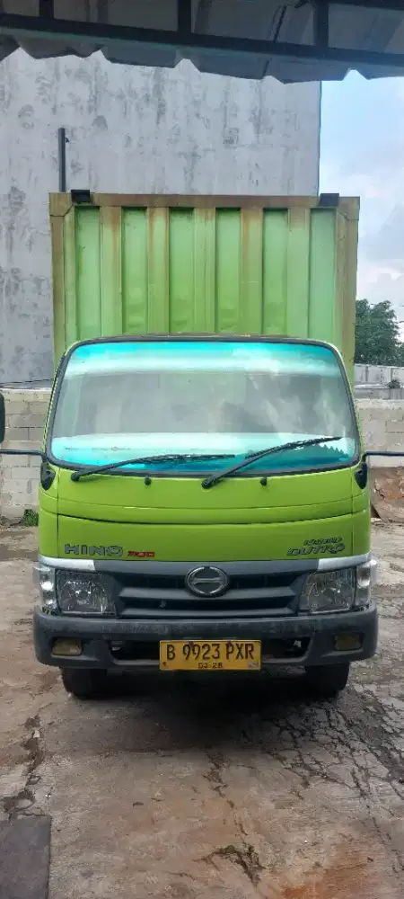 Hino dutro 130 MDLong bok 26 kubik siap pakai