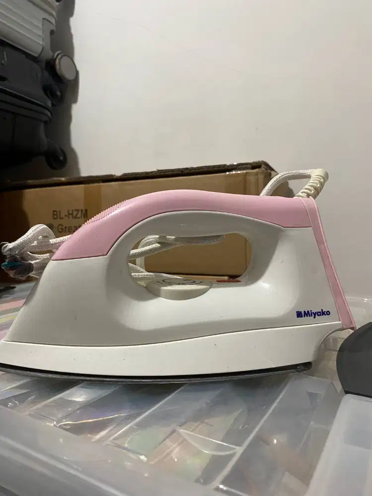 Setrika Miyako EI-1000M 320W – Masih Normal, Cocok Anak Kos