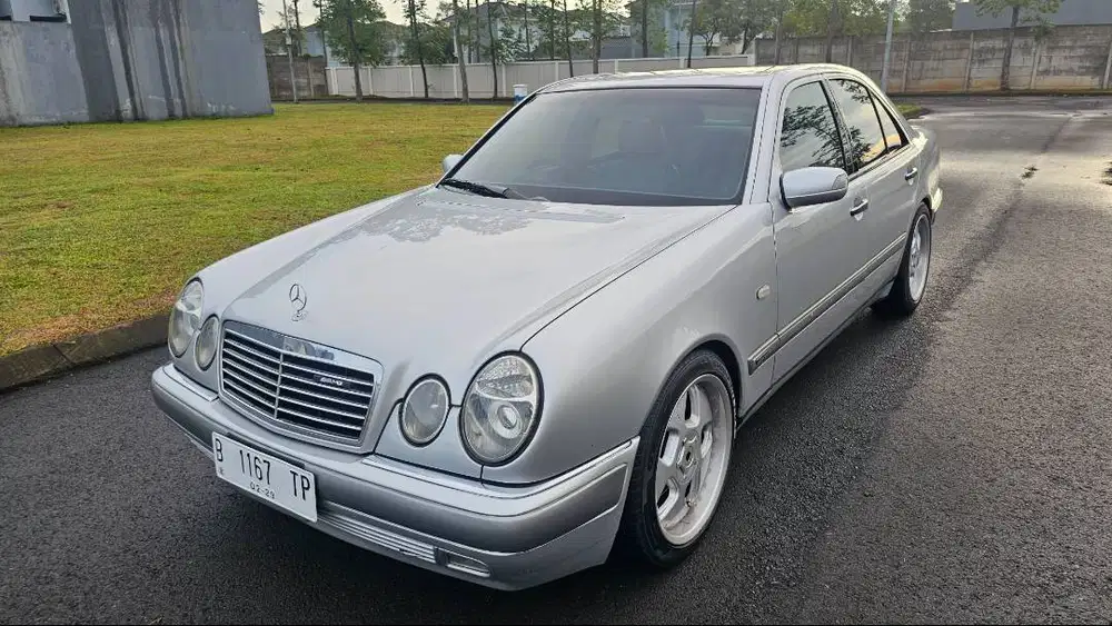 Mercedes-Benz New Eyes E320 Mesin104) 5 Speed 1997 Mercy Neweyes MULUS