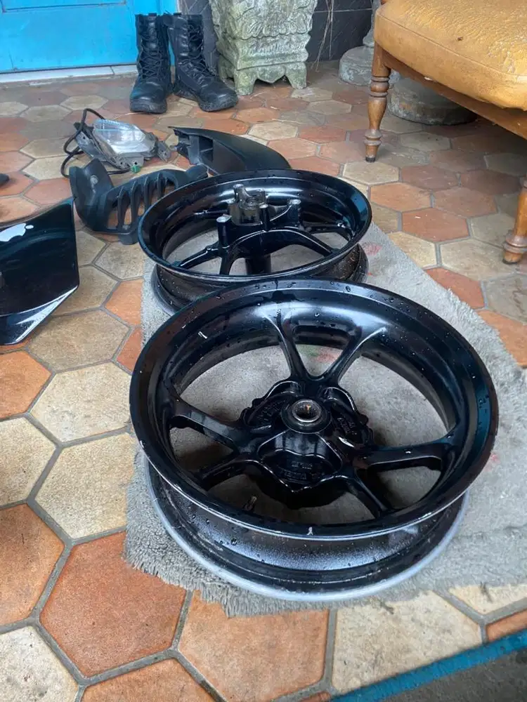 Velg velk nmax new depan belakang jual cepat 500k