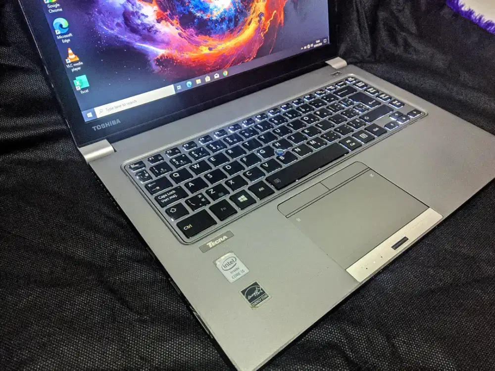 Toshiba core i5 ram8 keyboard backlite
