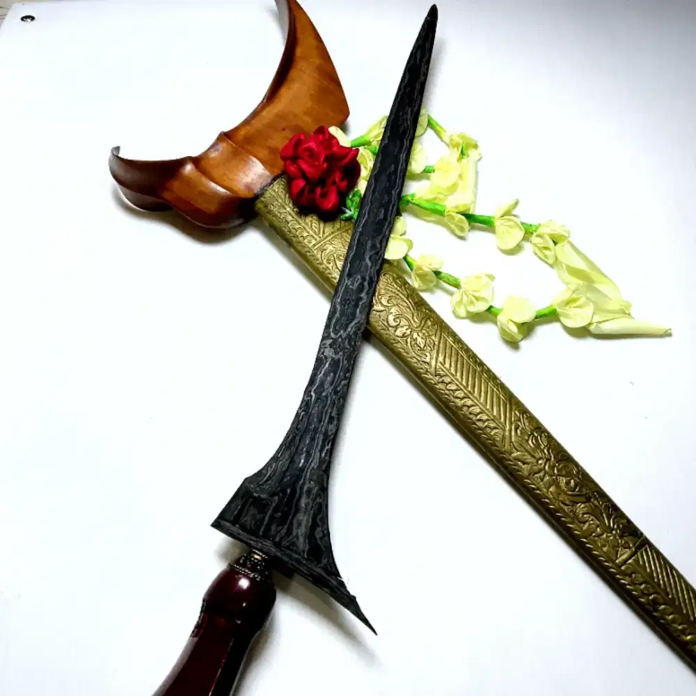 Keris Sepuh Jalak Tilam Sari Pamor Wengkon Isen Tangguh Majapahit