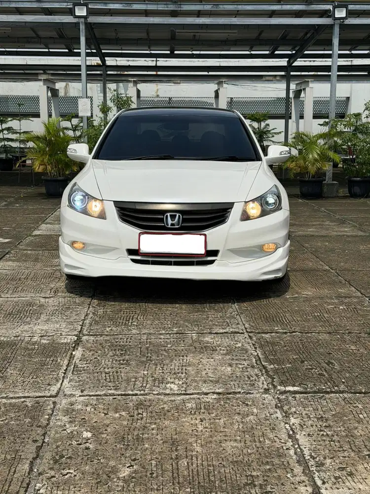Honda Accord VTI-L 2.4 matic tahun 2011 warna putih