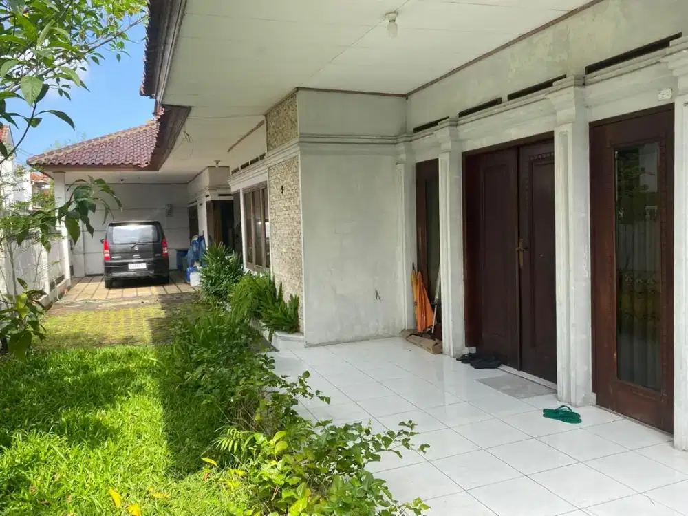 Rumah Super Lebar (Muka 21m) di Turangga Buahbatu – Bangunan Kokoh & Terawat