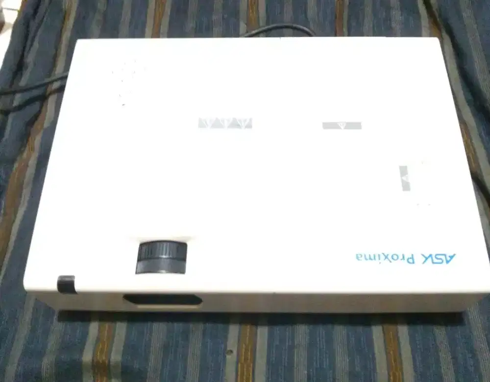 Proyektor ASK PROXIMA C3257 masih segel, minus cuma hidup lampu power
