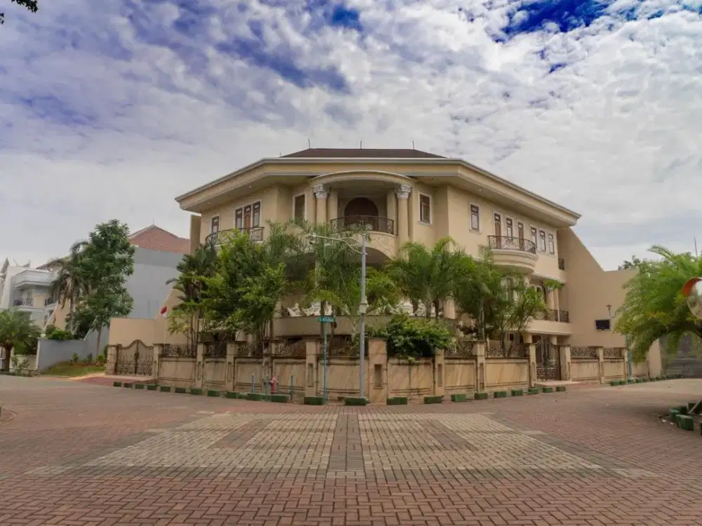 Rumah di Kuta Indah (Bukit Gading Villa) Area Kelapa Gading, Posisi Hoek, Lokasi Strategis, Harga Masih Bisa Nego