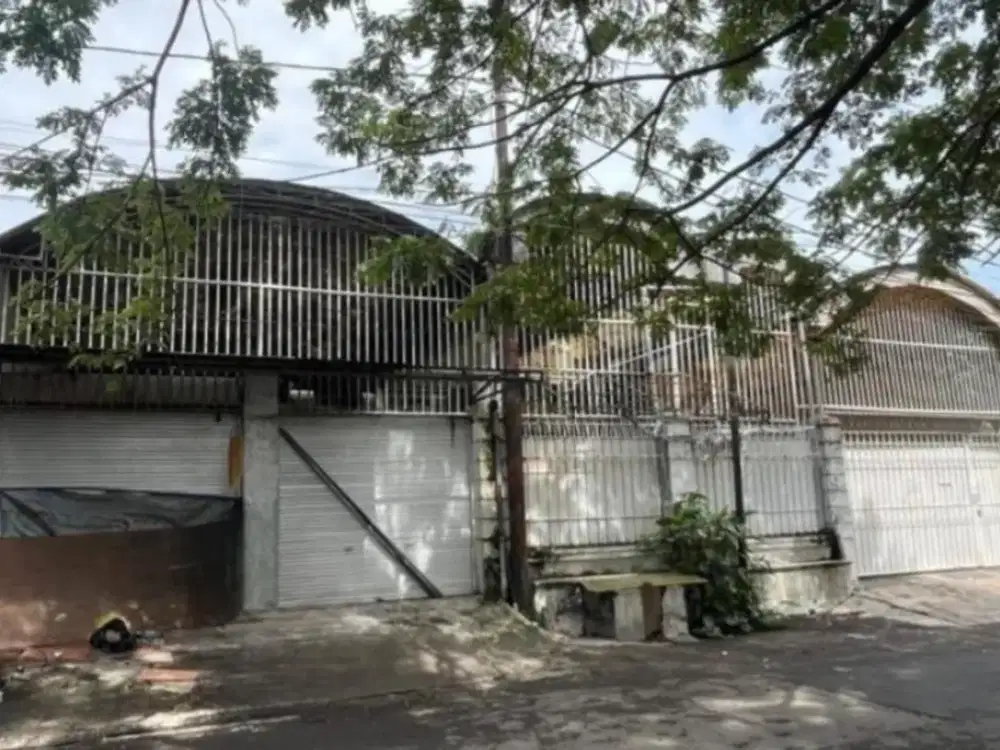 RUMAH jl NIAS  STRATEGIS PUSAT KOTA SURABAYA