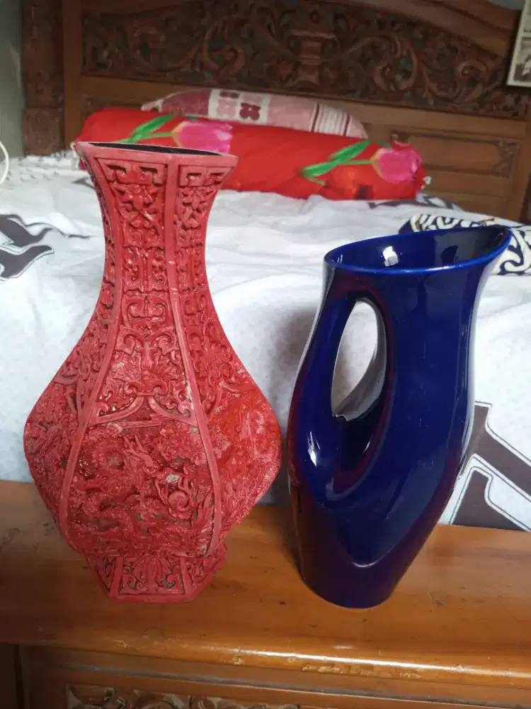 Dijual Dua Vas bunga Antique vintage