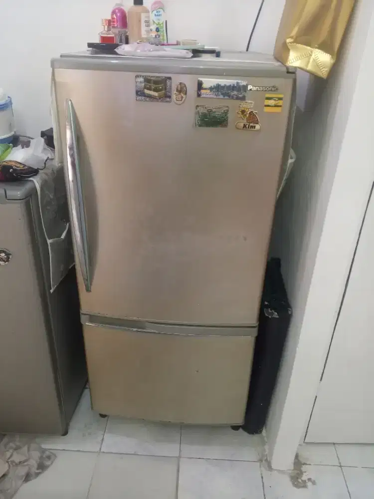 Dijual cepat kulkas freezer 2 pintu panasonik