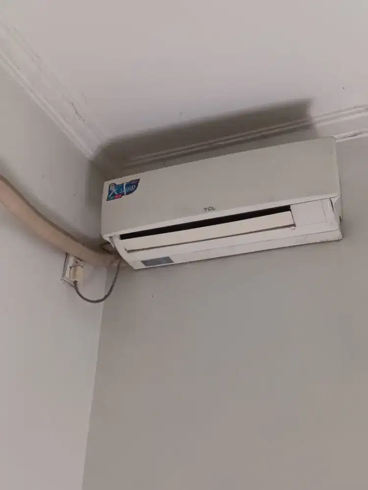 AC TCL 1/2 PK kondisi baik (normal dan dingin)