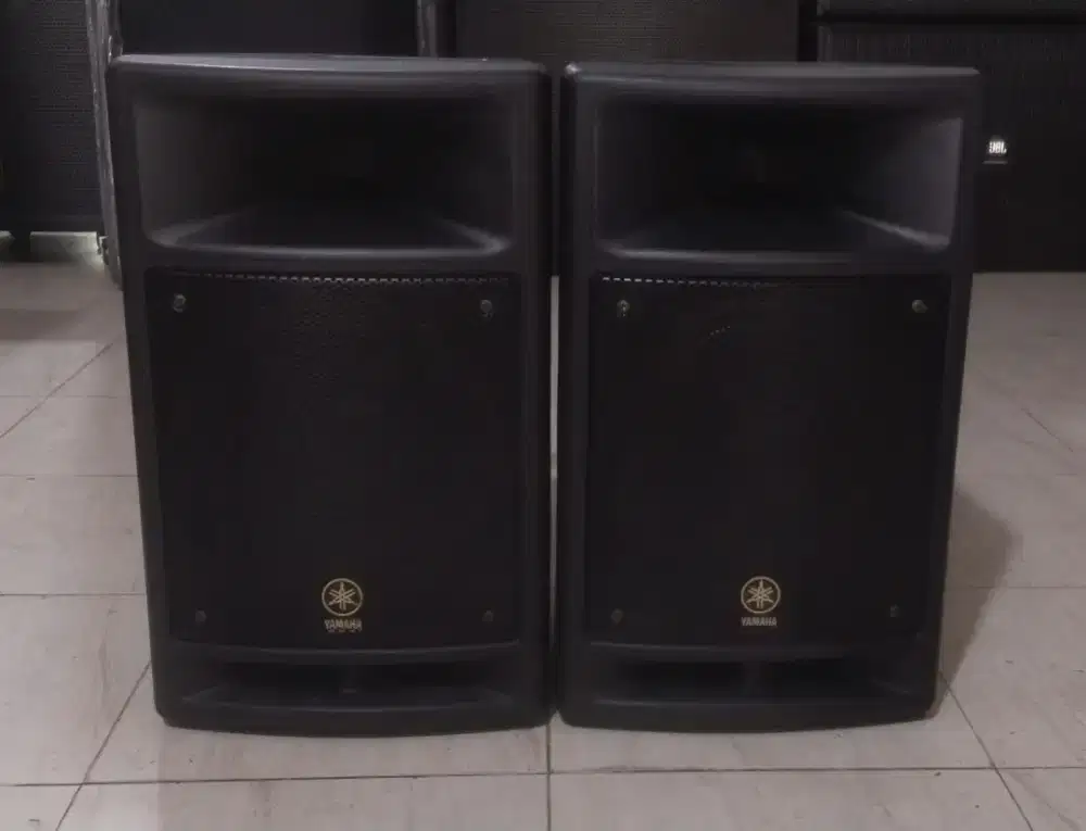 Yamaha stagepas 300 speaker aktif 8