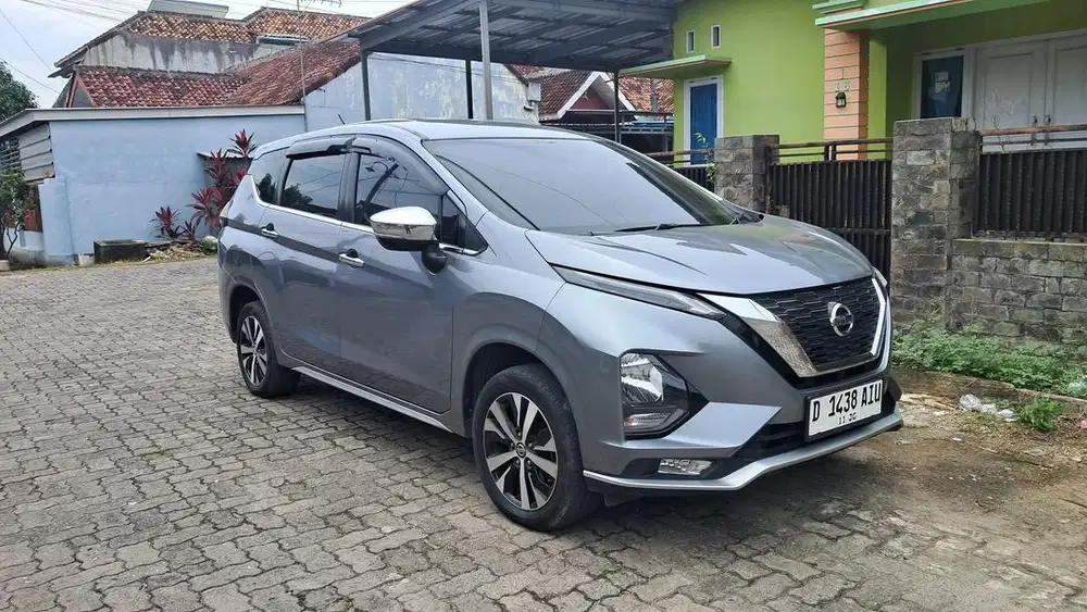 All new Livina VL 1.5 Xpander uLtimate