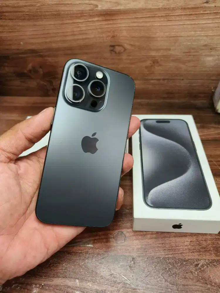 Iphone 15 pro 256 gb black mulus 99% Hb 87%  garansi resmi iBox indone