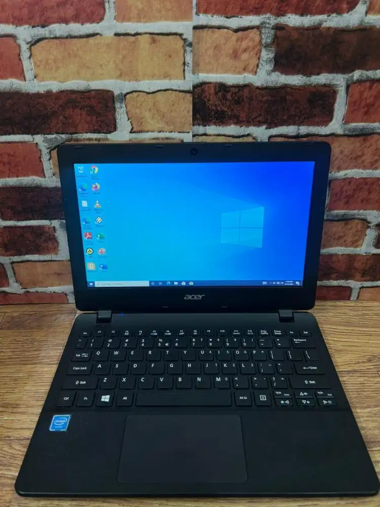 Notebook acer warna hitam