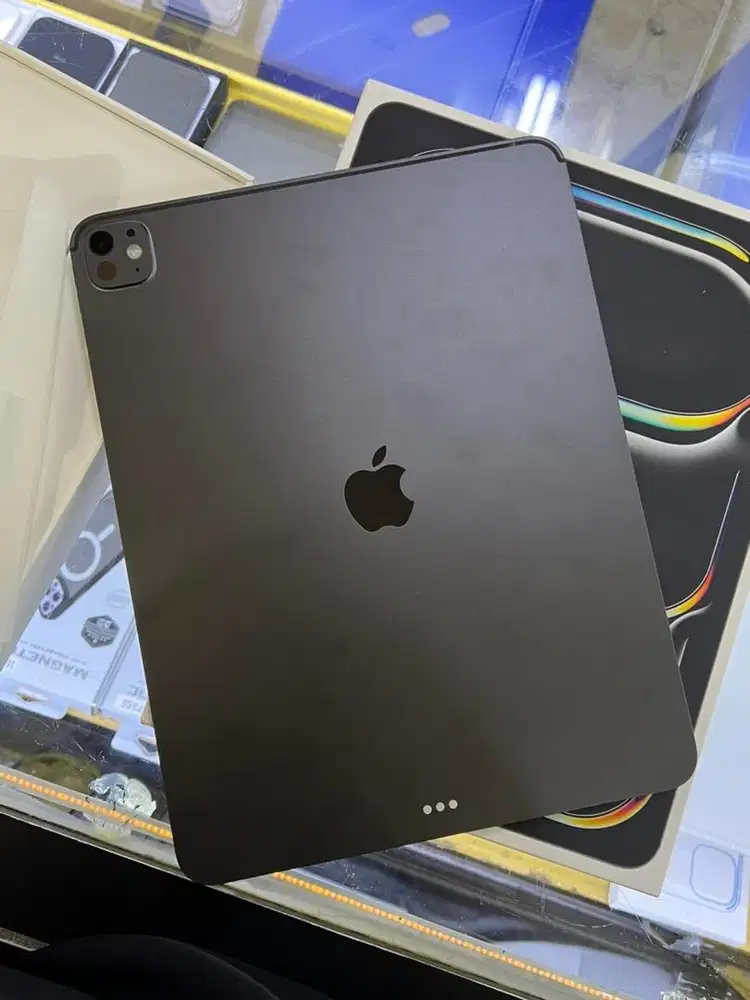 Ipad pro m5 13 inch 256gb ex inter garansi on desember 2026