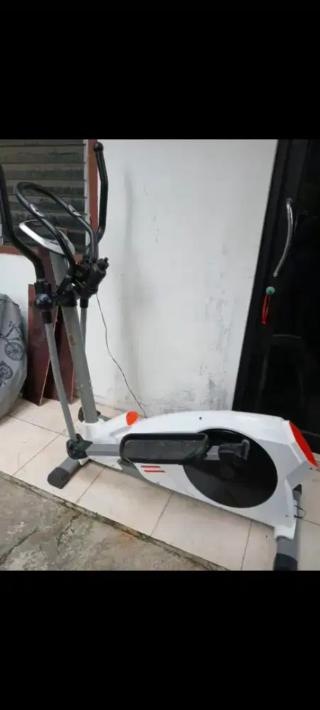Dijual cross training alat elliptical trainet OB Fit