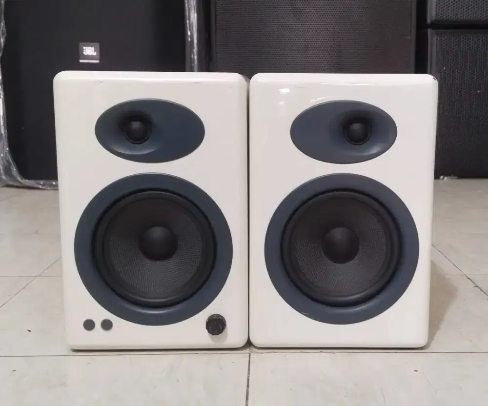 Speaker Studio Aktif Merek Audio Engine 5