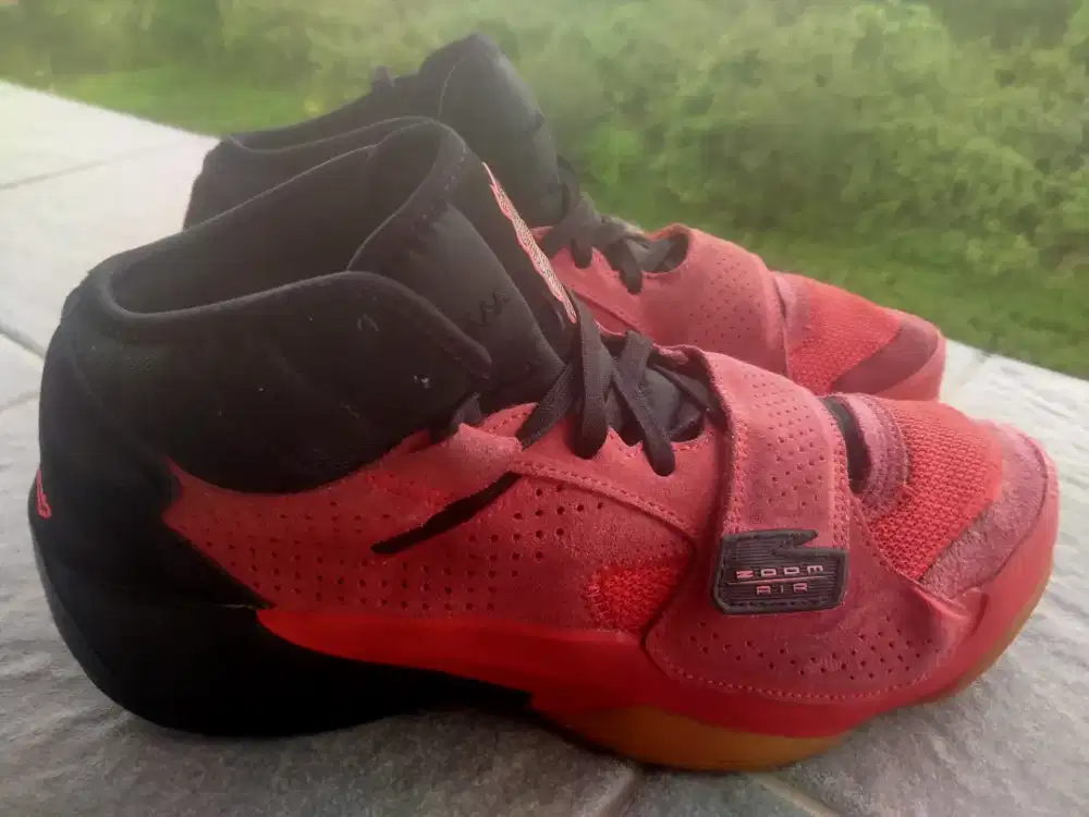 Nike Air Jordan Zion 2 sz 41