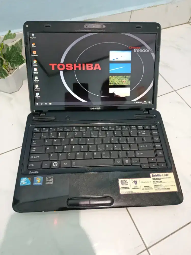 Laptop Toshiba intel core i3 game desain