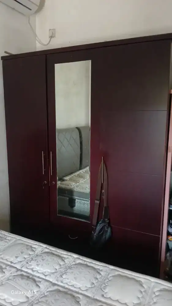 Lemari Laci Pakaian 3 Pintu 1 Kaca Besar