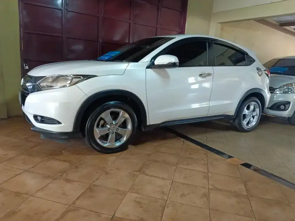 Bismillah numpang jual honda HR-V e, cvt. 2015.no.D.putih.