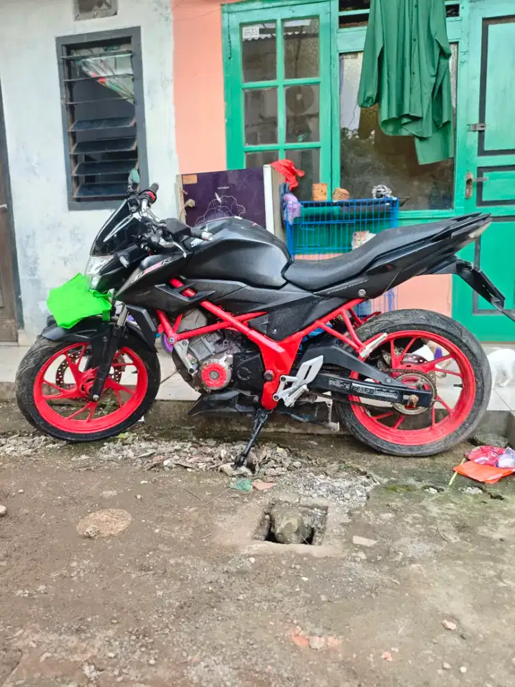 Honda cb150r surat lengkap bpkb,stnk pajak on 08/2026
