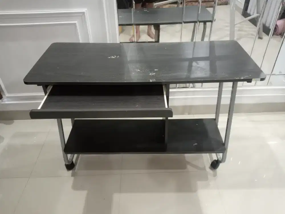 Meja laptop/komputer