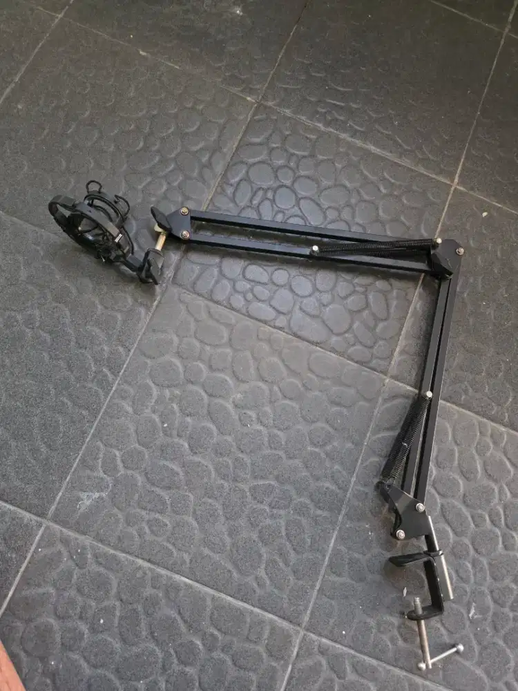 Stand microphone meja gratis