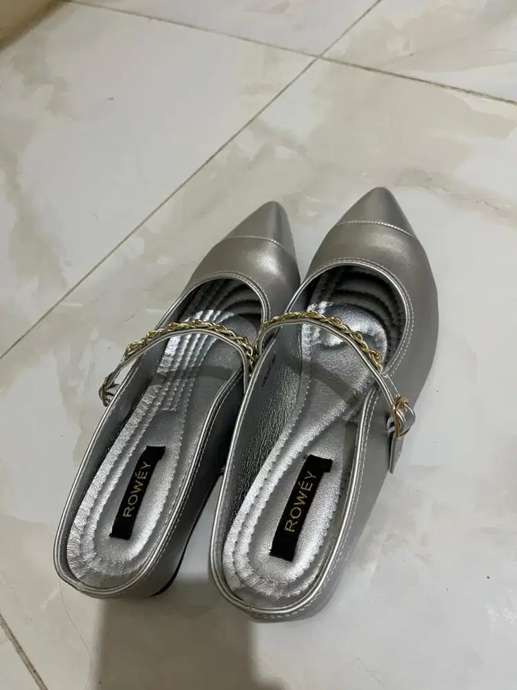 sepatu rowey silver