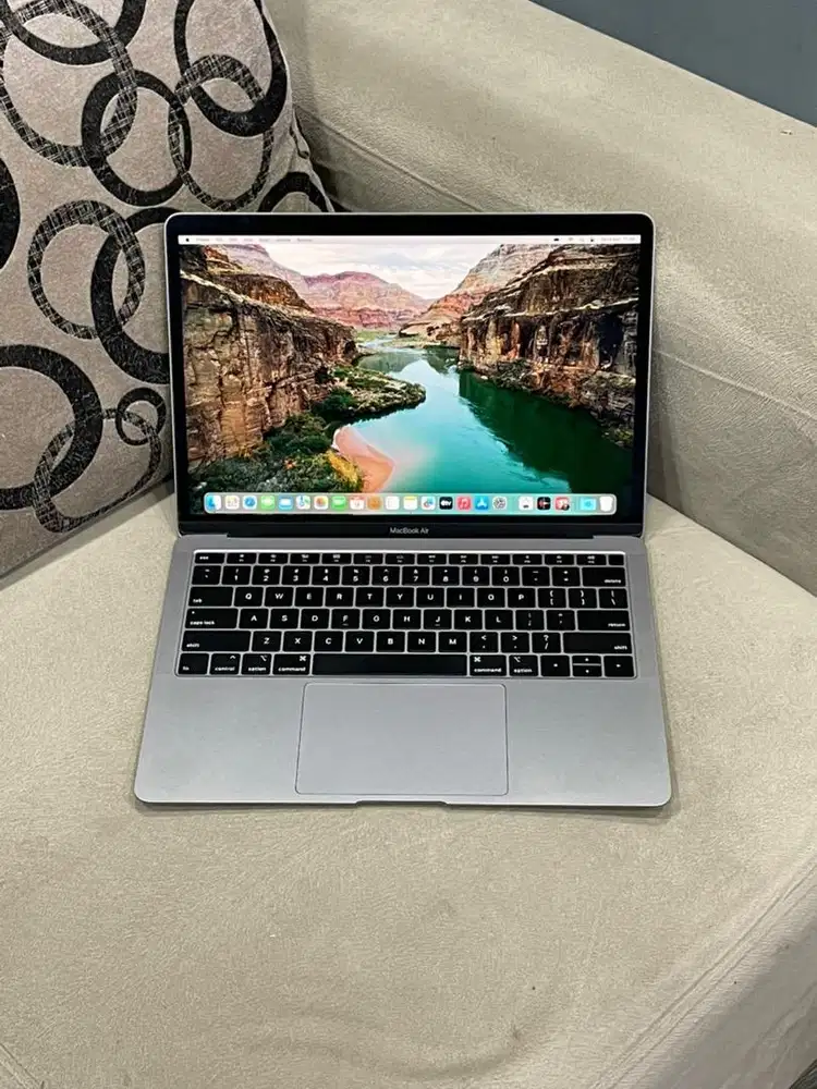 Macbook Air 2019 13” 8/128GB Gray ex iBox