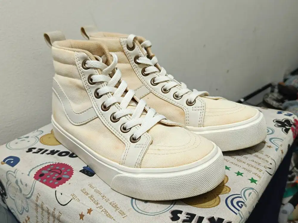 Sepatu Ventela High Broken White Model Vans Sk8 Hi Seperti Baru Murah!