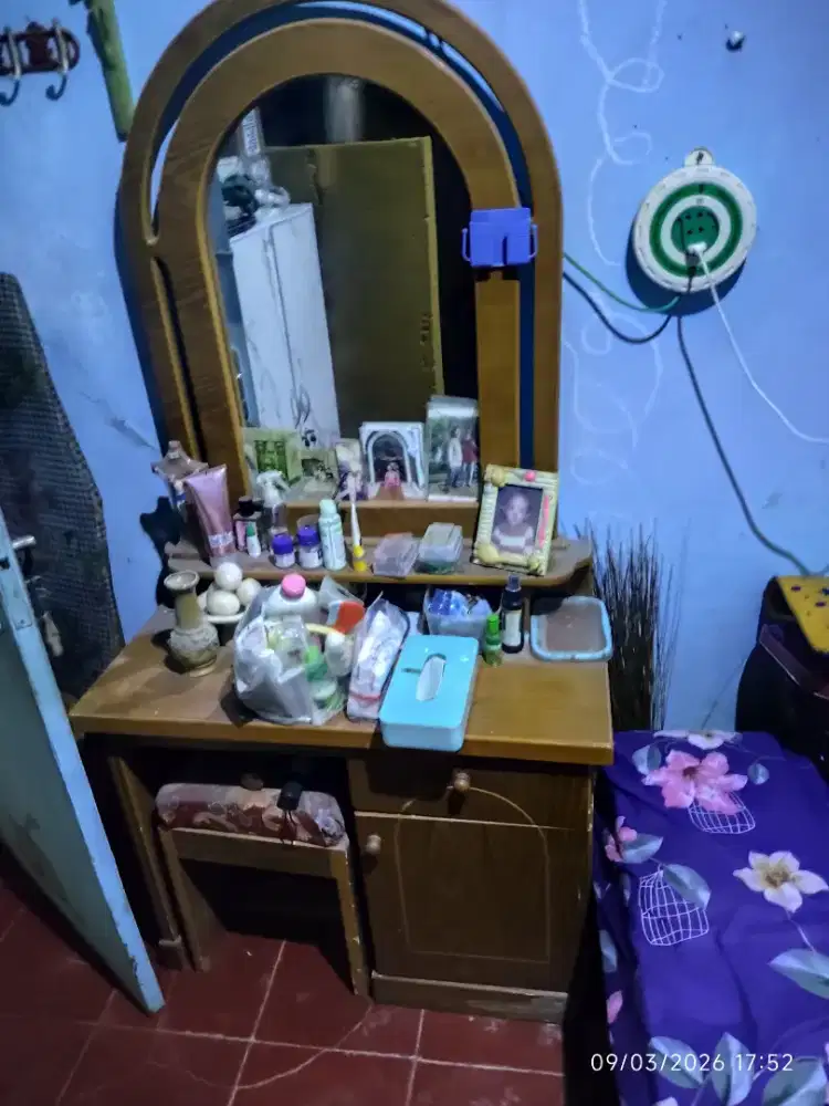 MEJA RIAS SECOND DAN BANGKUNYA