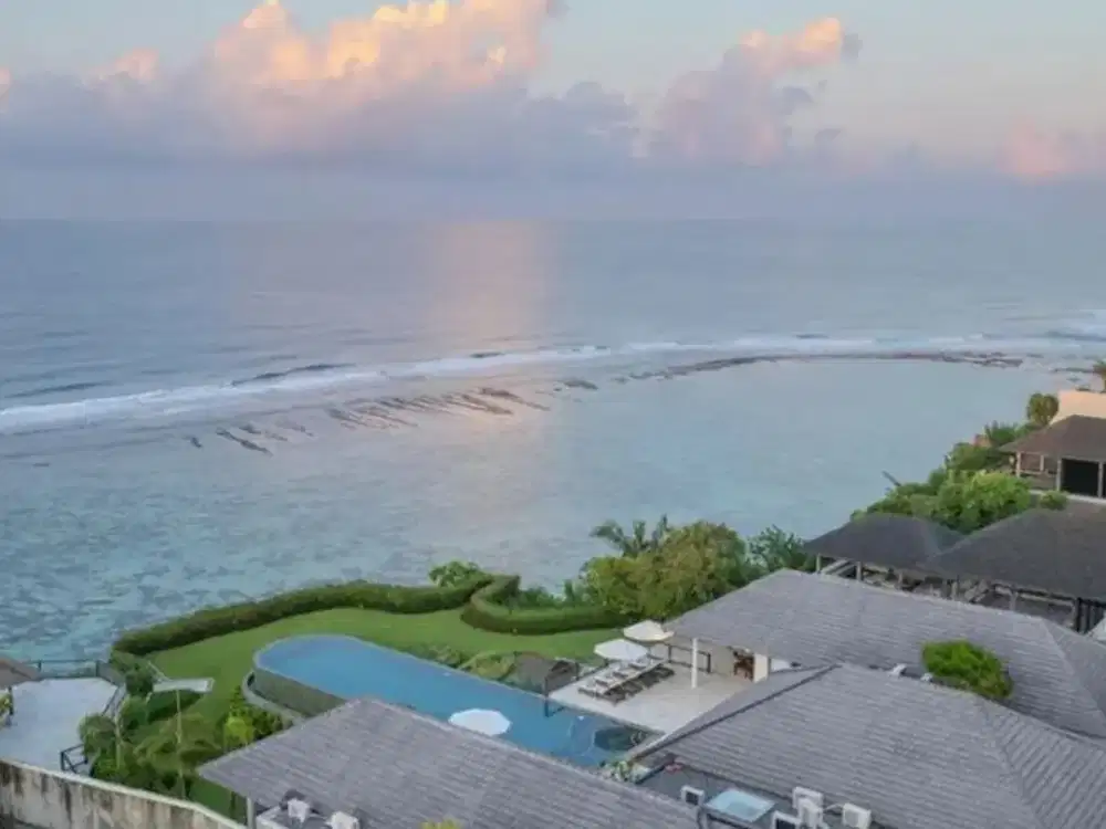 FIVE-BEDROOM VILLA WITH STUNNING OCEAN VIEWS IN PANDAWA BEACH KUTUH