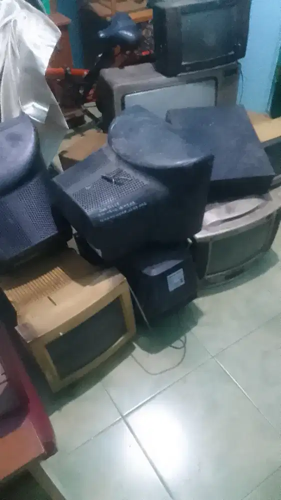 MOnitor dan tv tabung