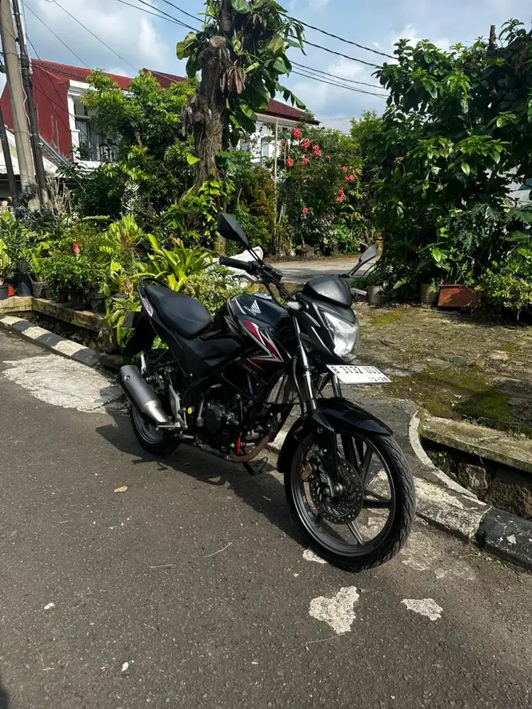 Honda CB 150R 2013
